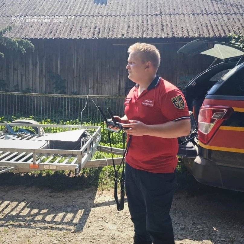 На Львівщині рятувальники за допомогою дрона знайшли зниклу жінку через три дні пошуків