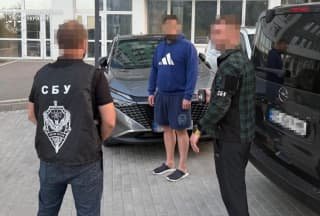 На Львівщині викрито керівництво стоматполіклініки, яке займалося незаконним бронюванням послуг за гроші