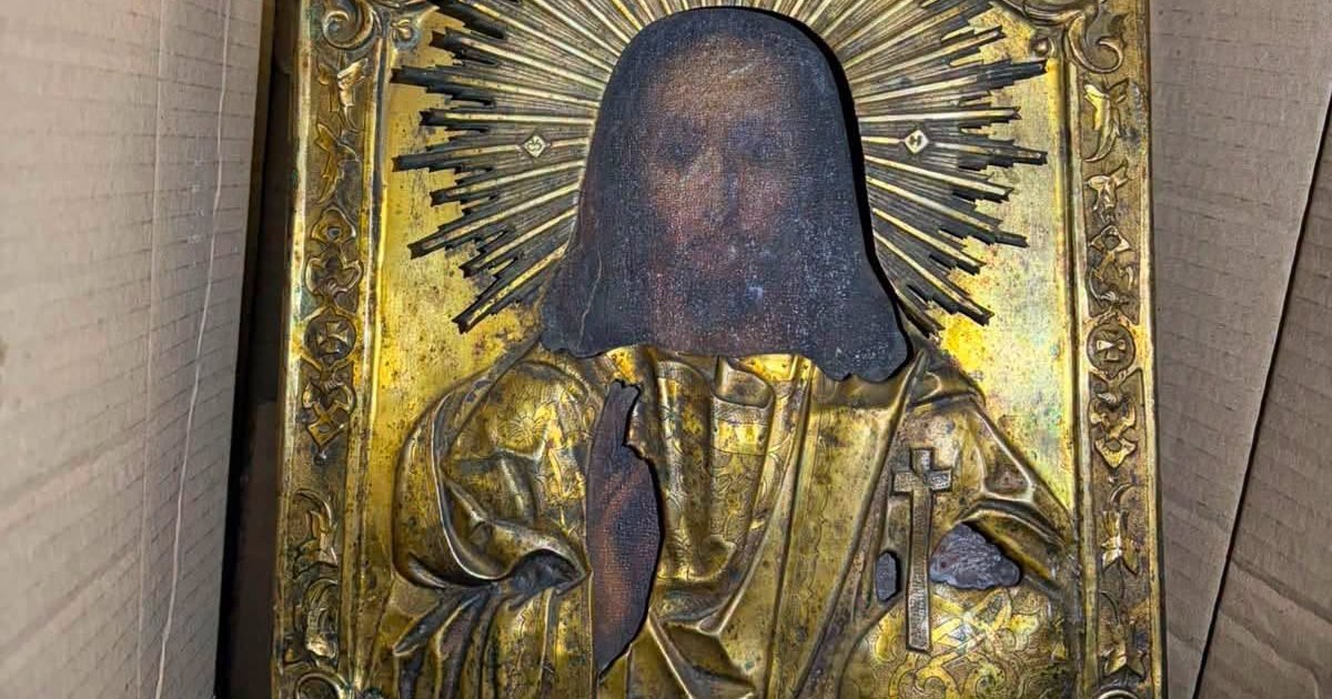 На Львівщині затримано чоловіка, який намагався вивезти ікону Христа у багажнику автомобіля Mercedes