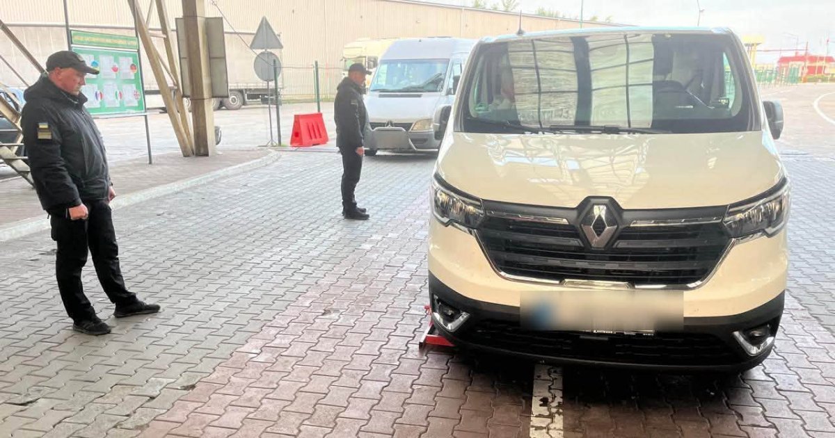 На Львівському кордоні у 60-річного громадянина Румунії вилучили автомобіль Renault