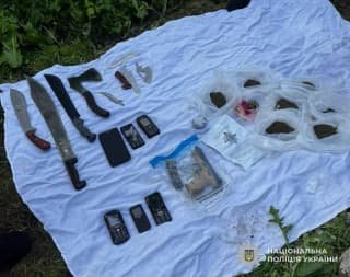 На Самбірщині правоохоронці затримали наркоторговця та його спільника-аграрія