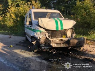 На трасі "Київ–Чоп" сталася ДТП з інкасаторським автомобілем: семеро травмованих