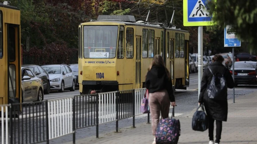 На вулиці Вітовського 19 серпня відбудуться обмеження руху через ремонт колії