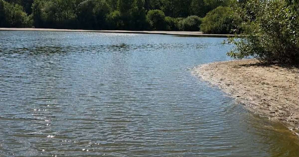 На Яворівщині через спеку ввели заборону на купання в озері