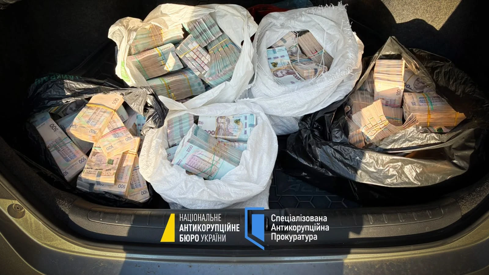 НАБУ та САП викрили злочинну організацію за участю народних депутатів і високопосадовців Офісу президента