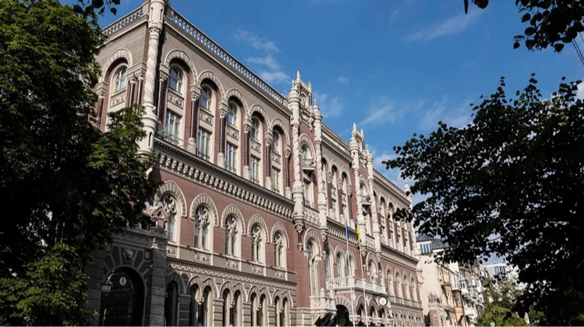 Національний банк України спростив валютні вимоги для громадян, що перебувають за кордоном