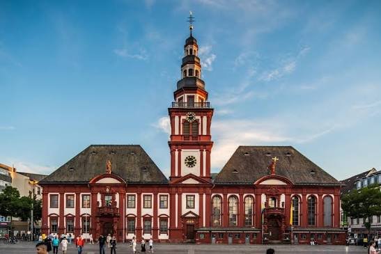 Німецький політик ініціює проведення свінгерської вечірки в мерії: чекає на отримання дозволу