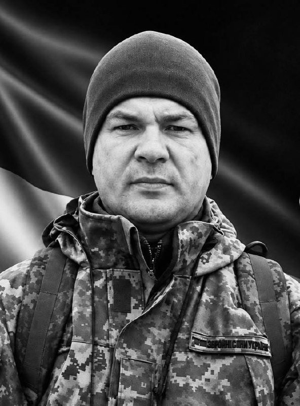 О 9:00 по всій країні вшановують пам'ять загиблих хвилиною мовчання