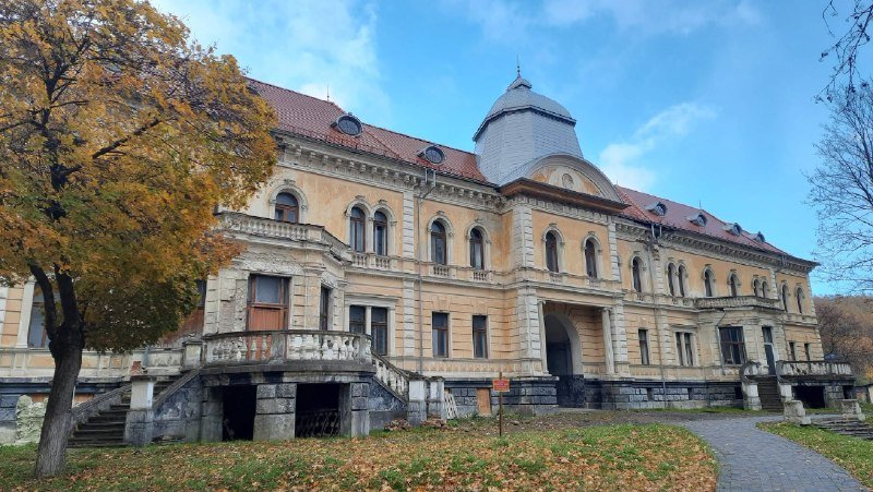 Палац Гредлів у Сколівському районі відновлює роботу для відвідувачів з 23 серпня
