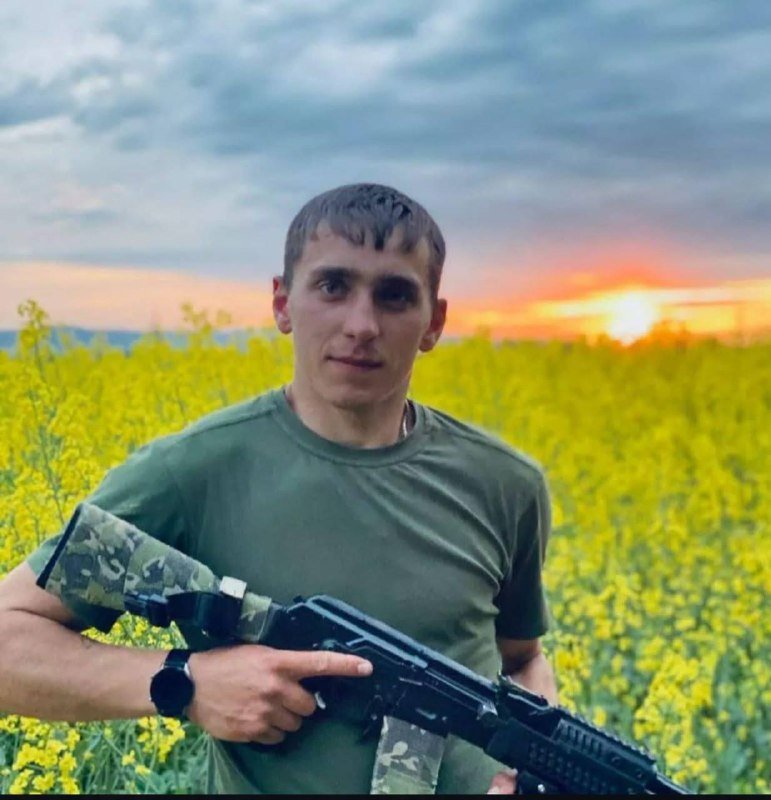 Після двох років очікування родина зустріла героя: з ворожого полону звільнено ще одного українця.