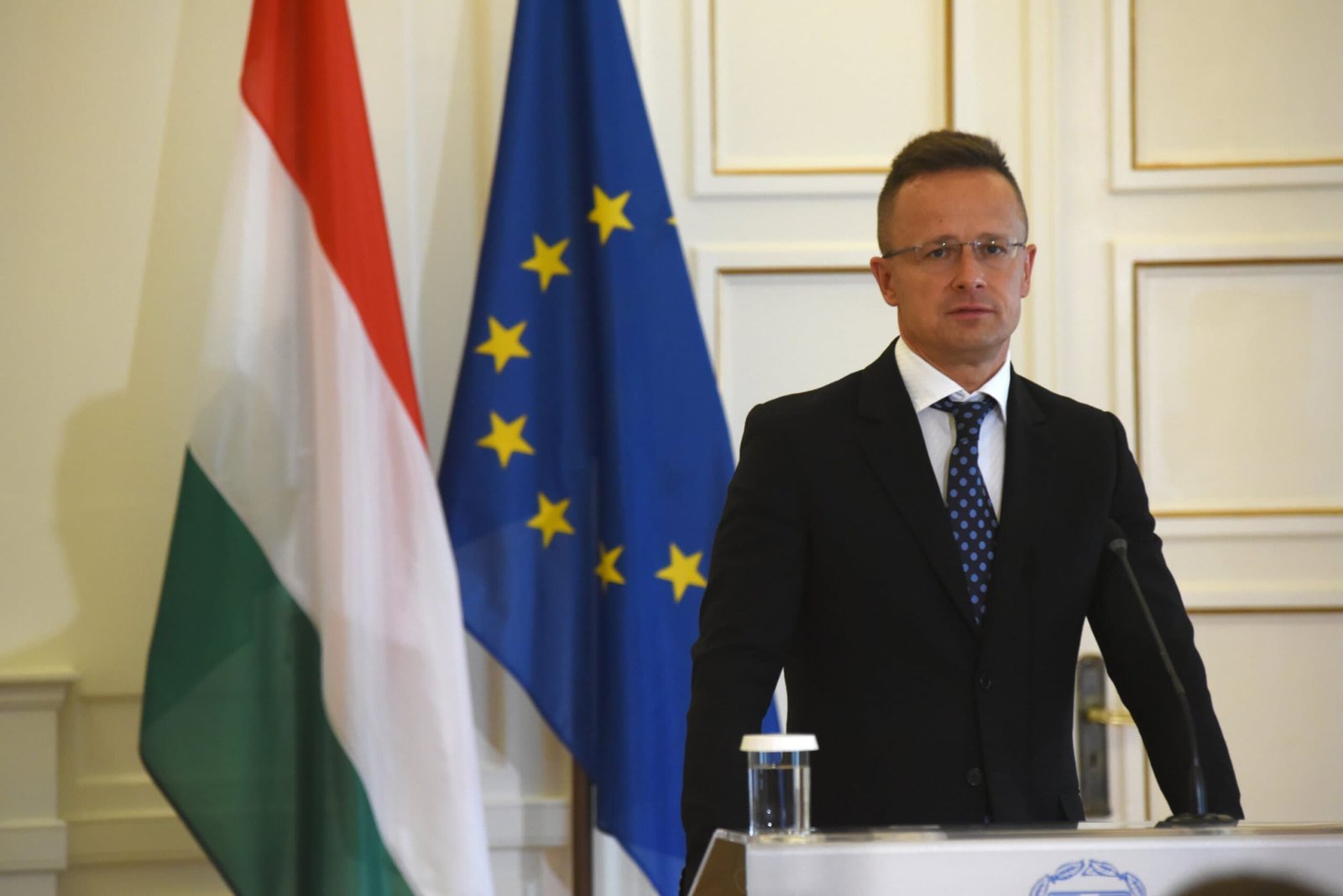 Працівників угорського МЗС за часів Сійярто примушували грати роль журналістів під час брифінгів