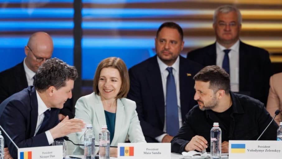 Президент Румунії анонсував зустріч з Майєю Санду та Володимиром Зеленським у четвер