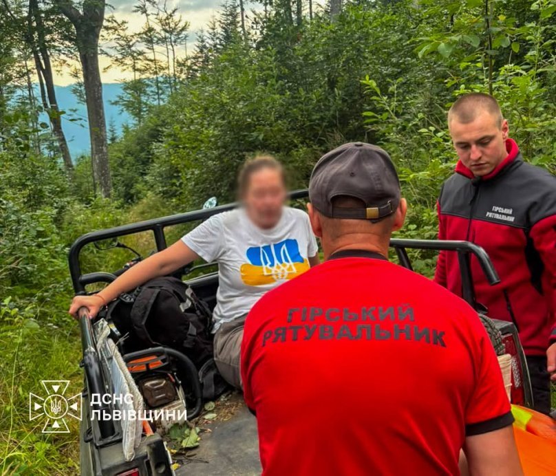 Рятувальники евакуювали травмовану 42-річну жінку з гірської місцевості на Стрийщині