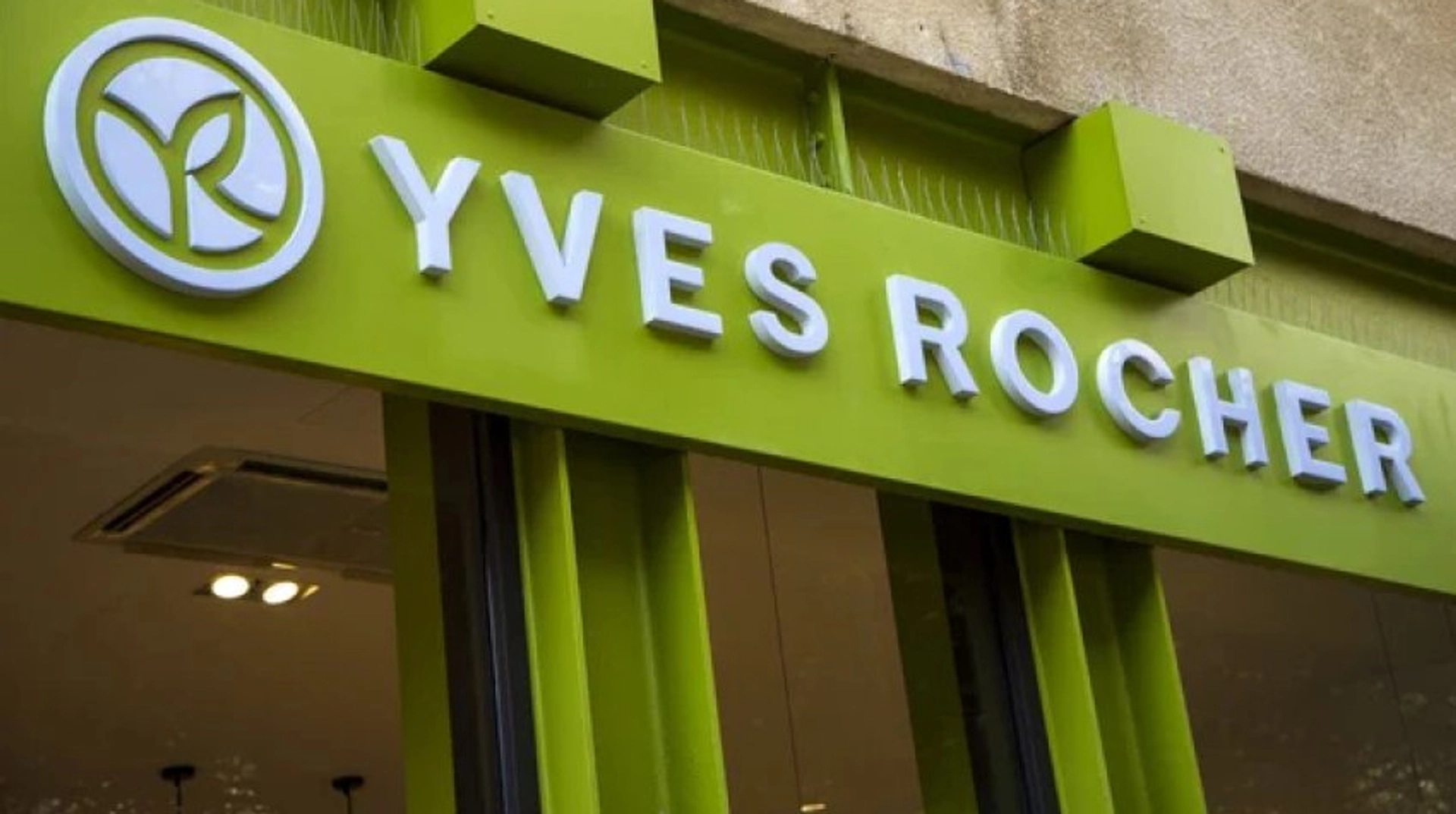 Російський удар пошкодив склад компанії Yves Rocher в Україні, призупинено онлайн-замовлення