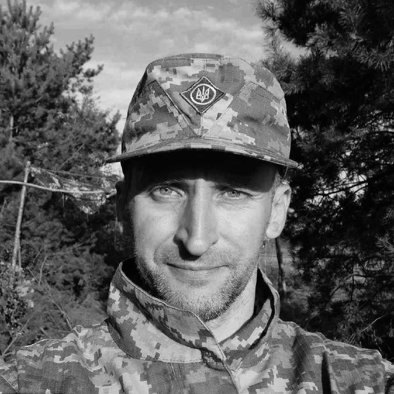 Щоденна хвилина мовчання о 9:00: вшануємо пам'ять загиблих українців.