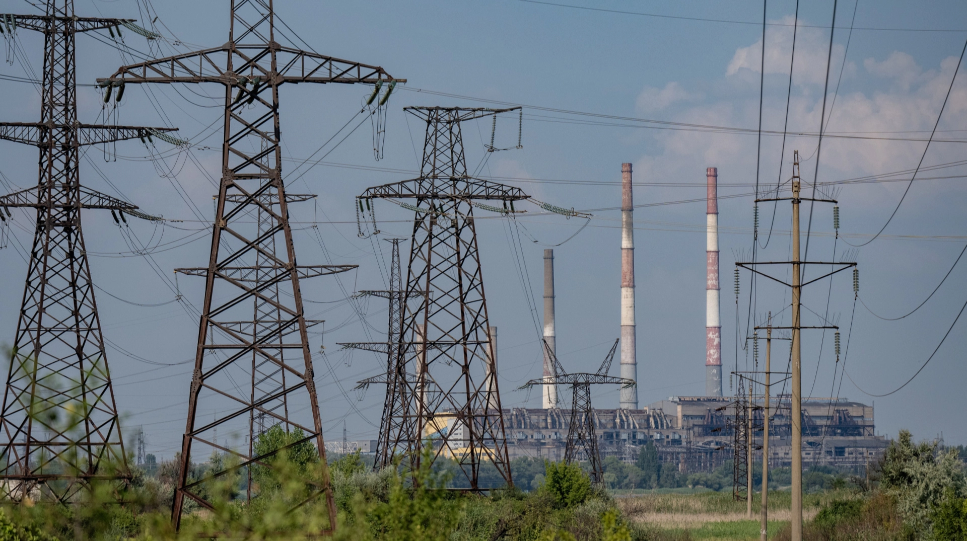 Шість областей країни залишаються без електропостачання через артобстріли
