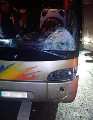 Смертельна ДТП поблизу Бродів: автобус зіткнувся з двома вантажівками