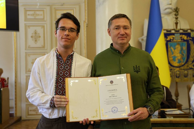 Сьогодні, в День відновлення Незалежності України, вшанували видатних випускників Львівщини.