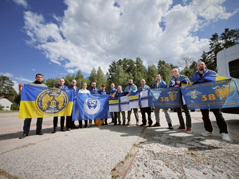 Сьогодні в рамках спеціального етапу обміну повертаємо до України десятьох військовослужбовців через територію Білорусі.