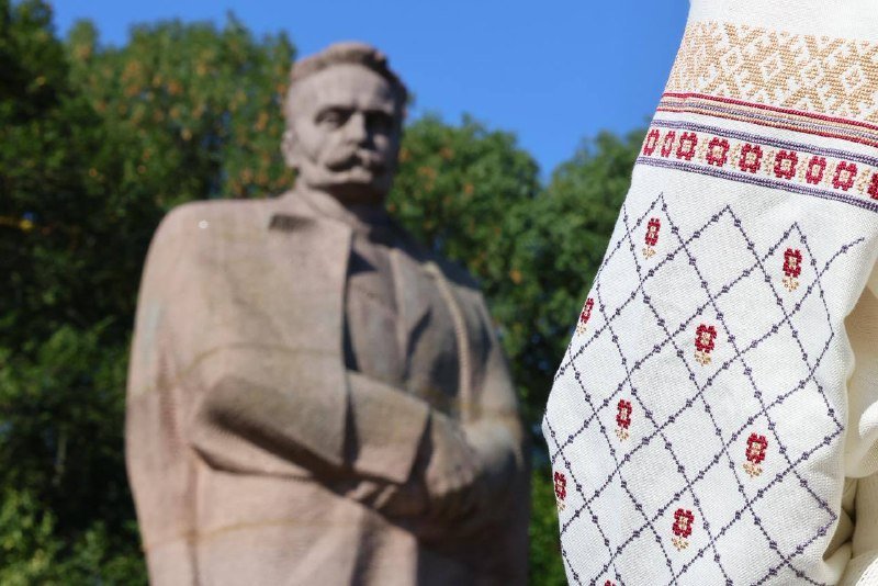 «Справжня ідентичність: українці без регіональних меж»
