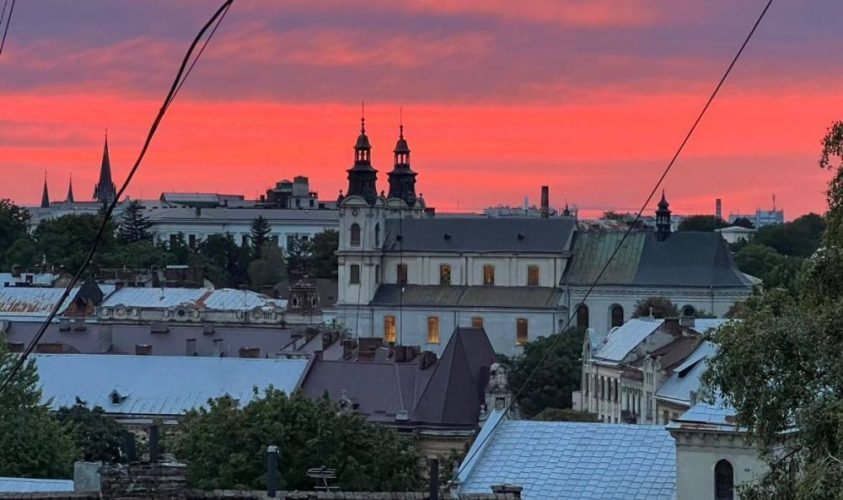 Симфонія Івана Остаповича “Те, чого ніколи не буде”: глибокий аналіз переживань через музичну призму