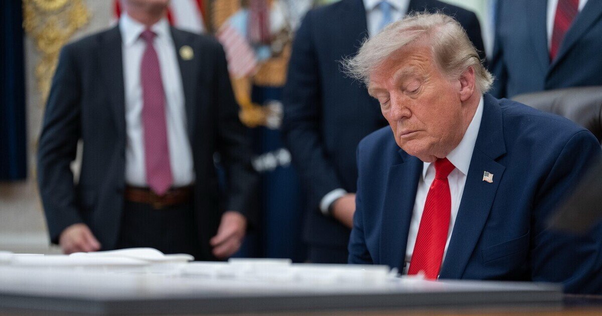Трамп переглядає позицію щодо системи Patriot, Зеленський у переговорах з Венсом, міграційна криза в Іспанії: головні новини дня
