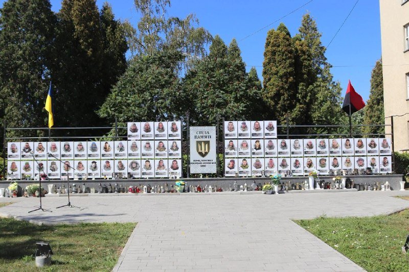 У День пам’яті захисників України на Стрийщині відкрили пам’ятні знаки на честь fallen воїнів