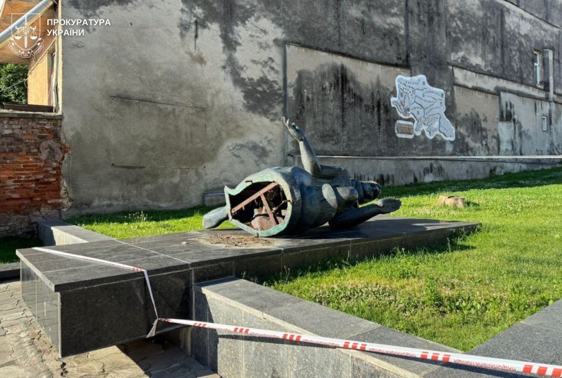 У Дрогобичі 32-річного чоловіка засудили за акт вандалізму щодо пам'ятника жертвам німецької окупації