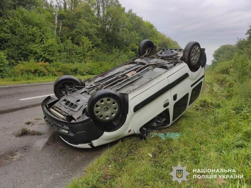 У Дрогобичі внаслідок перекидання Renault постраждали четверо пасажирів