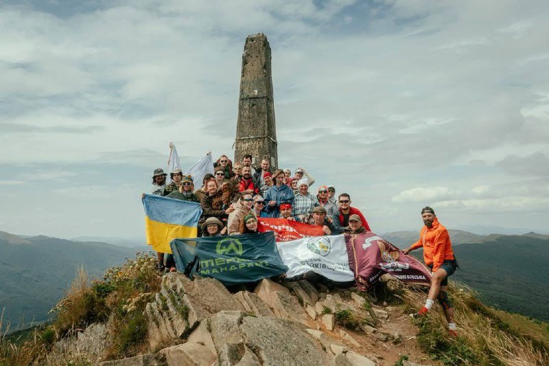 У Карпатах пройшов другий Gorgany КЕМП 2026: народні пісні та підтримка побратимів під час дводенного походу Верховиною