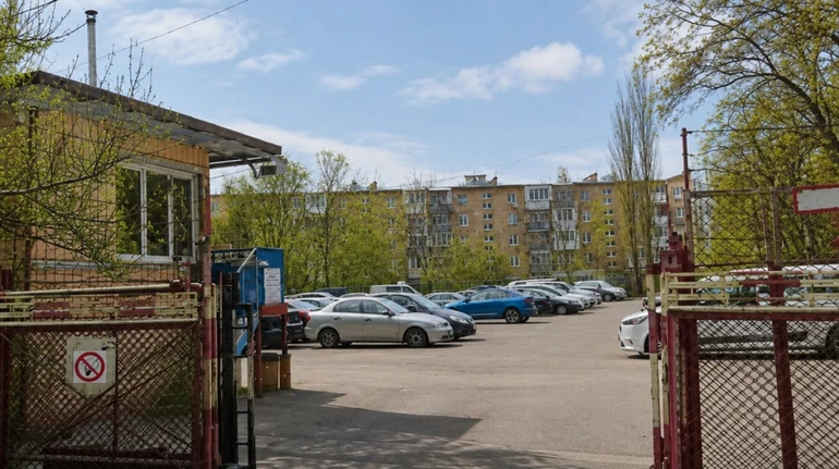 У Києві прокуратура розслідує незаконну схему виділення землі під будівництво парковки