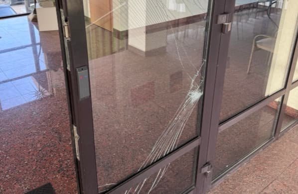 У Києві внаслідок російського обстрілу зазнало пошкоджень посольство Литви