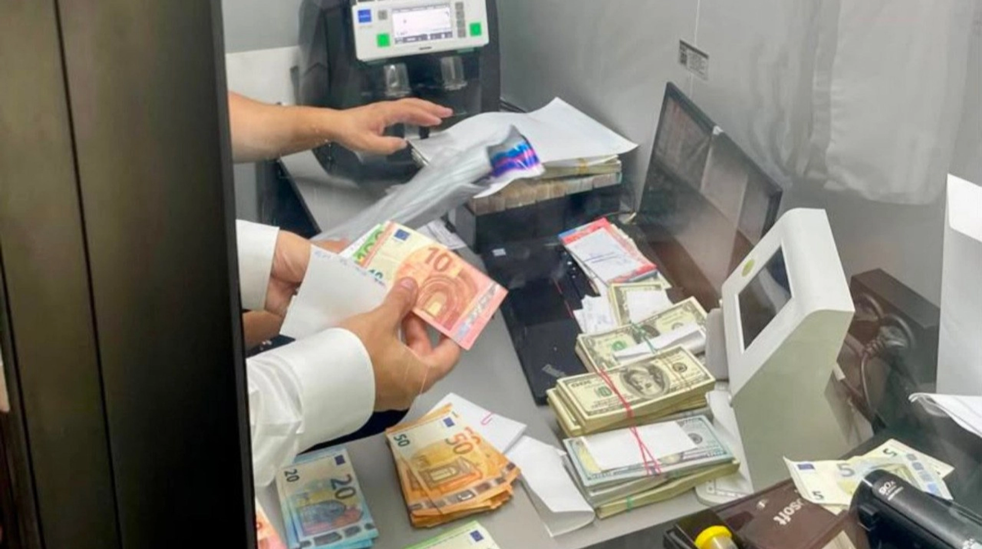 У Києві виявили нелегальні пункти обміну валют