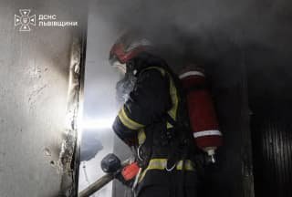 У Львівській області успішно ліквідовано масштабну пожежу в триповерховому житловому будинку