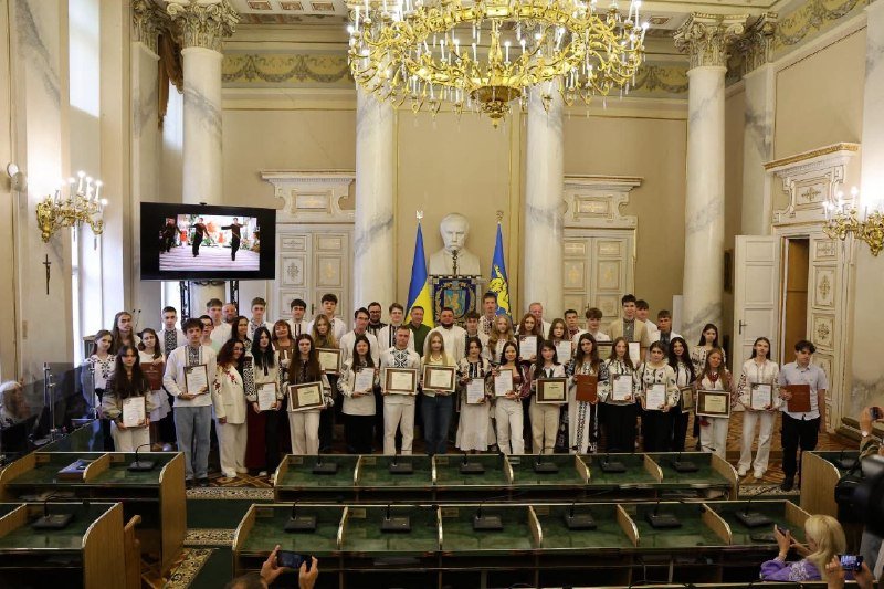 У Львівській області вшанували випускників з найвищими досягненнями на НМТ у День Незалежності України