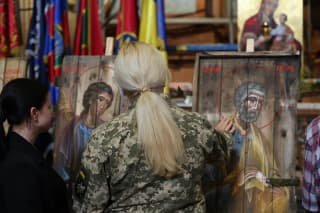 У Львові до Дня пам'яті захисників відкрили виставку ікон, створених на основі військових артефактів