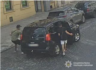 У Львові затримано шахраїв, які обманом заволоділи понад $18 тисяч у пенсіонера після ДТП з його донькою