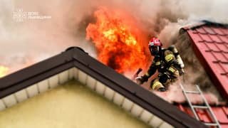 У Пустомитах рятувальники успішно ліквідували пожежу в будівлі, постраждалих немає