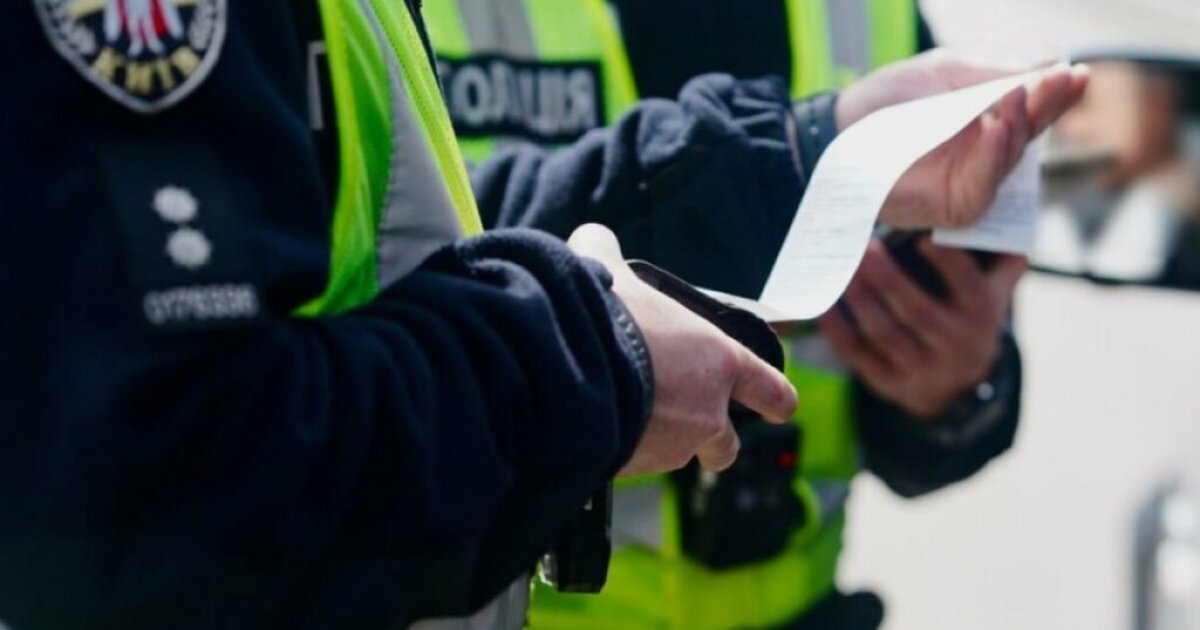 У Стрию чоловіка покарали за непристойний жест на адресу правоохоронців