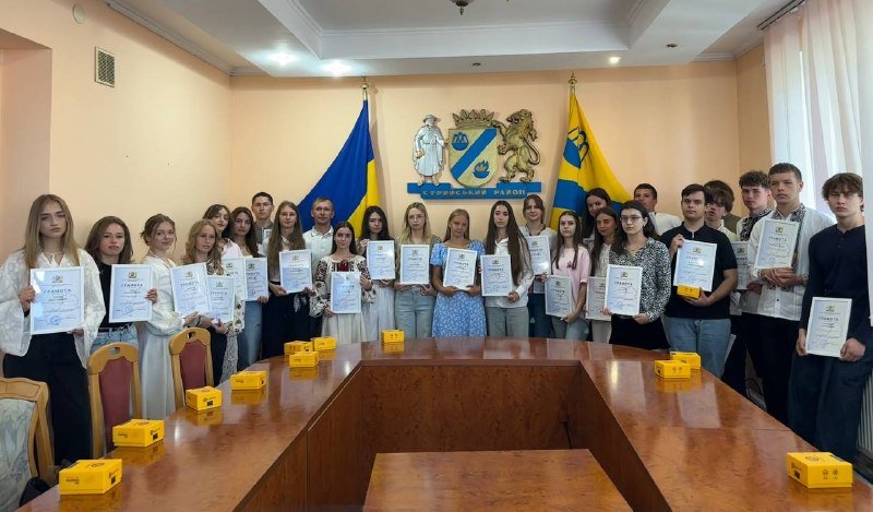 У Стрийській РВА вшанували випускників з відмінними результатами зовнішнього незалежного оцінювання