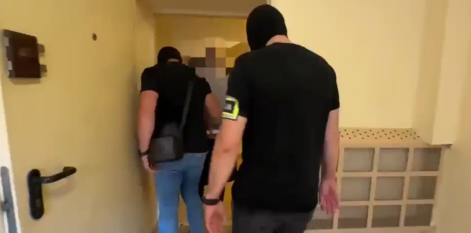 У Варшаві польські правоохоронці затримали трьох чеченців із вогнепальною зброєю
