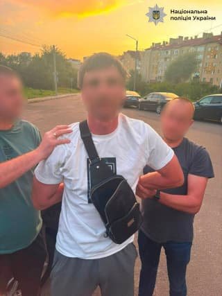 У Винниках правоохоронці затримали 41-річного чоловіка за спробу пограбування водія