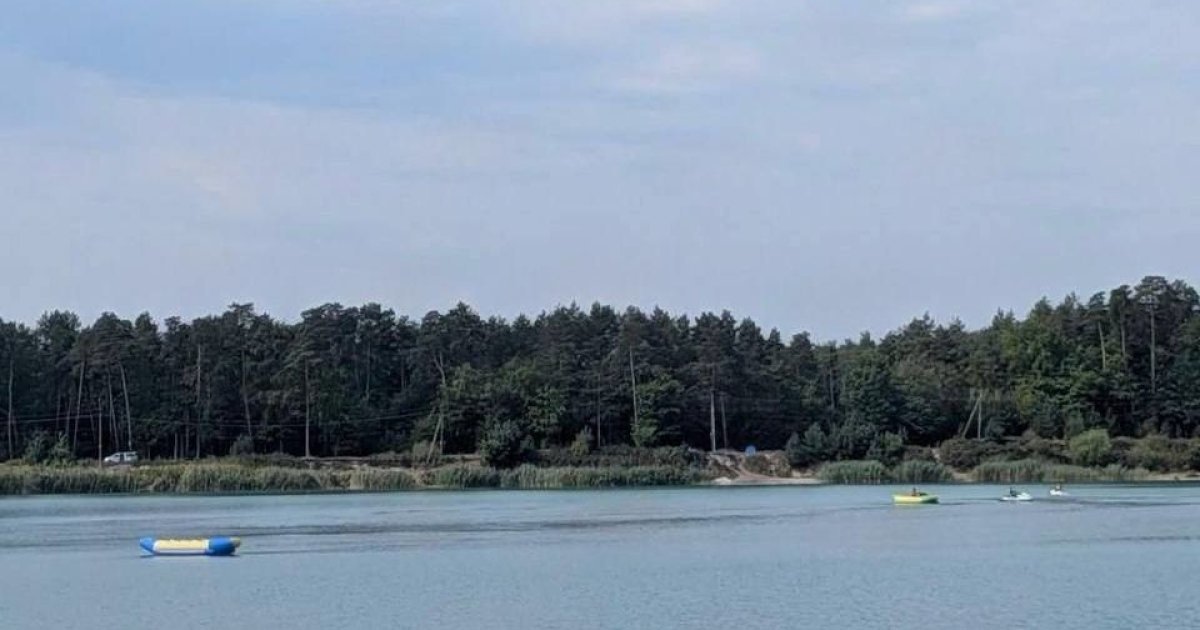 У Ясницькому кар'єрі триває пошук 28-річного чоловіка, зниклого під час купання