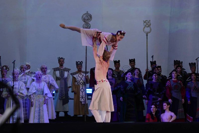 У Жовківському замку презентували фолькдраму «Коли цвіте папороть», заборонену в радянські часи