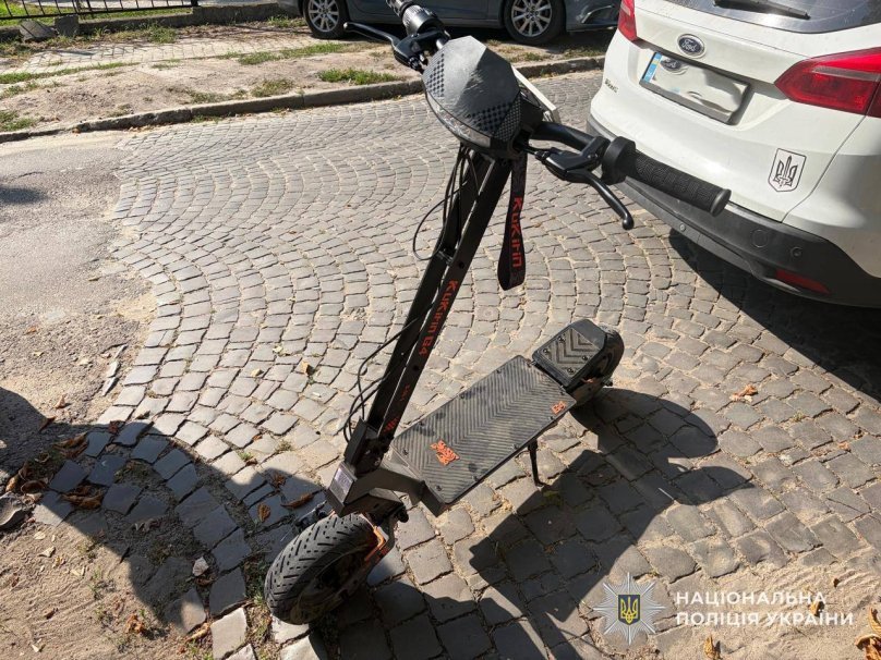 У Жовкві після ДТП з електросамокатом госпіталізували 13-річну дівчинку