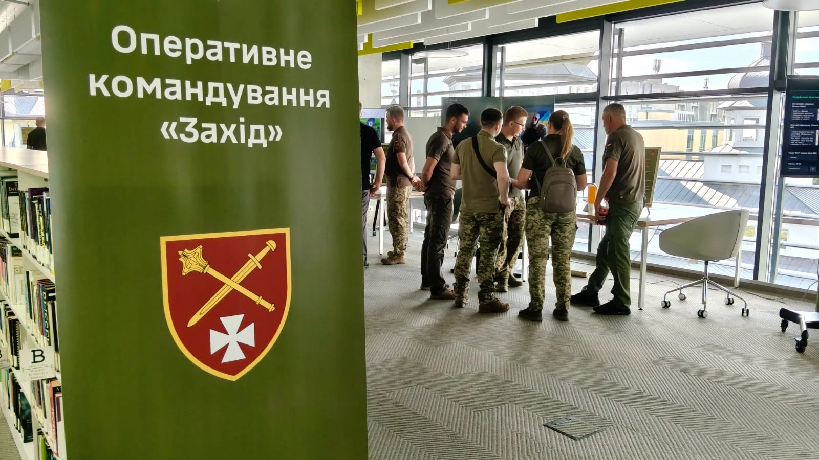 В УКУ відкрили виставку, присвячену психологічним технологіям підтримки ЗСУ