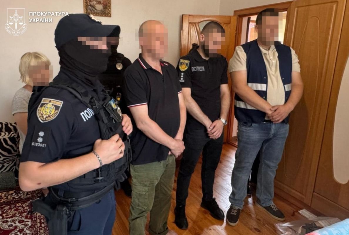 У Львівській області 53-річний чоловік підозрюється у систематичному зґвалтуванні прийомної доньки