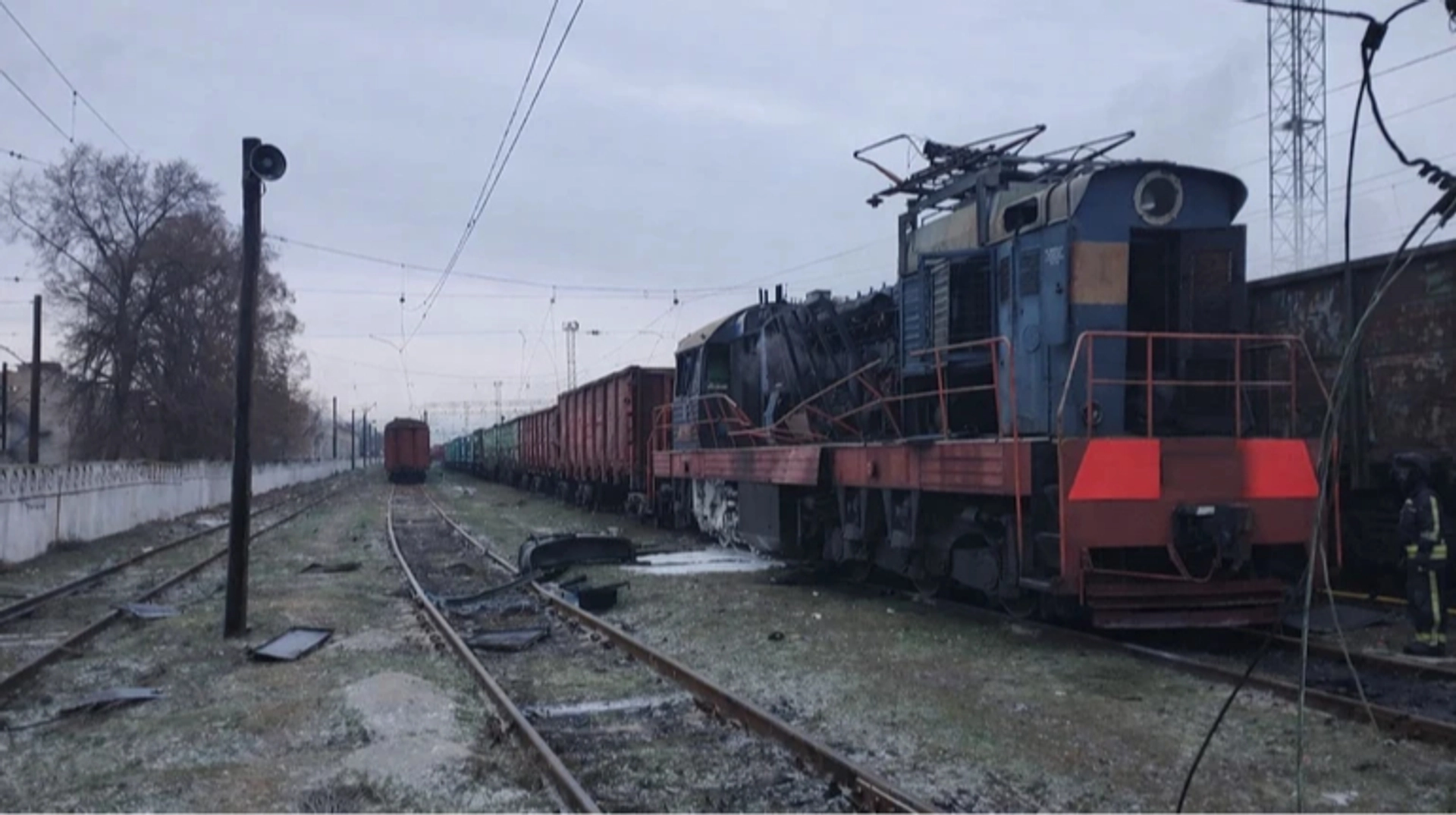 З початку війни російські військові завдали шкоди 492 локомотивам