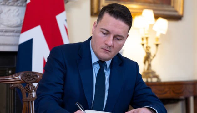 Злочинні дії: особисті дані міністра оборони Великобританії та ще двох урядовців з'явились у мережі