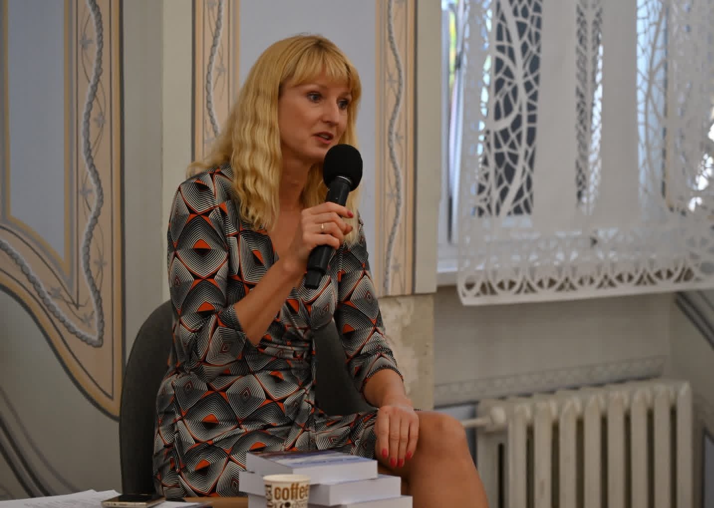 У Львівській бібліотеці для юнацтва презентували книги волонтерки Інни Олійник